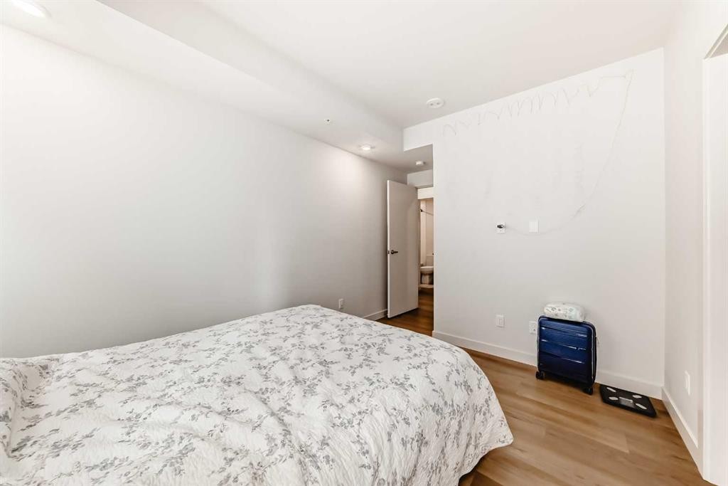310-1107 Gladstone Road Nw, Calgary, AB - Indoor Photo Showing Bedroom