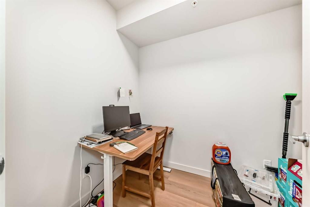 310-1107 Gladstone Road Nw, Calgary, AB - Indoor Photo Showing Office