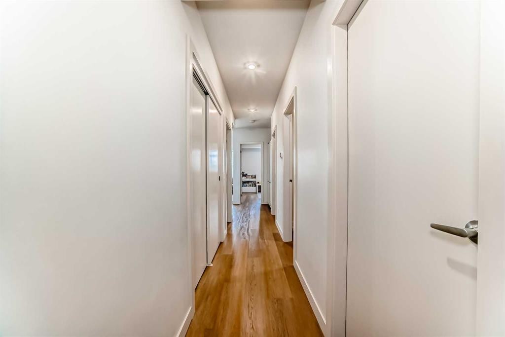 310-1107 Gladstone Road Nw, Calgary, AB - Indoor Photo Showing Other Room