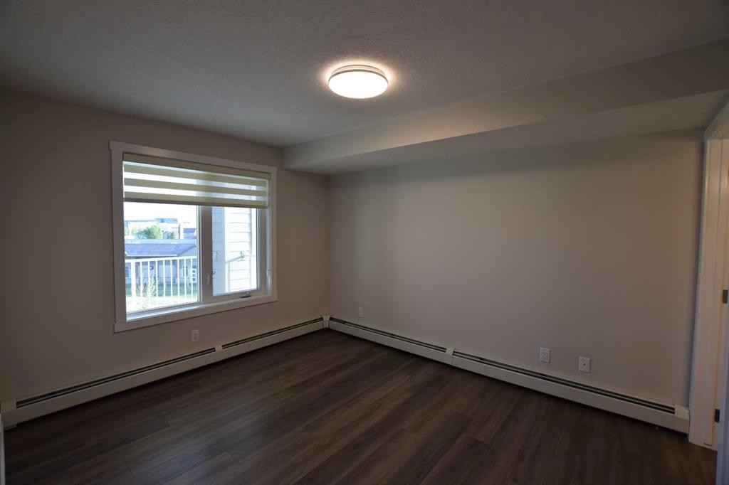 2318-6118 80 Avenue Ne, Calgary, AB - Indoor Photo Showing Other Room