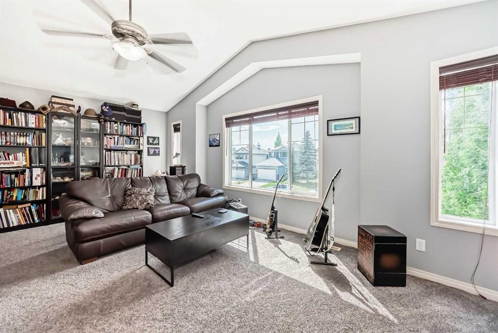 188 Chapala Drive Se, Calgary, AB - Indoor Photo Showing Living Room