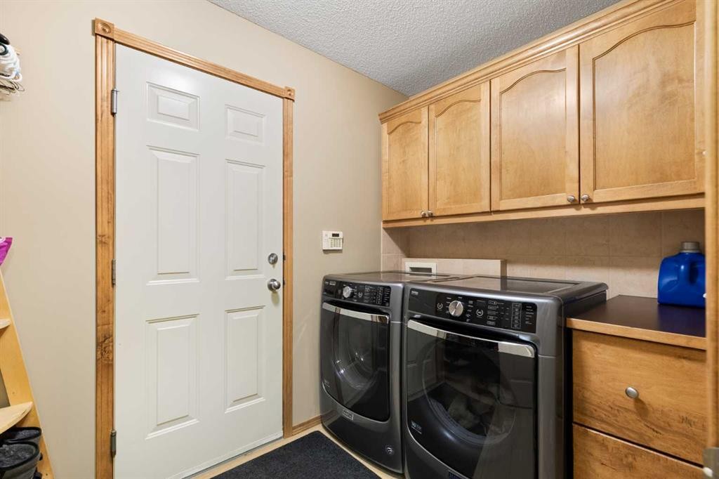 34 Tuscany Meadows Drive Nw, Calgary, AB - Indoor Photo Showing Laundry Room