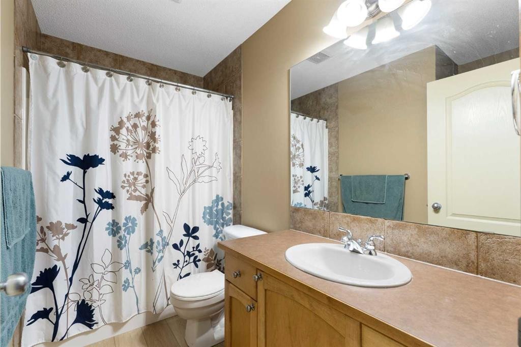 34 Tuscany Meadows Drive Nw, Calgary, AB - Indoor Photo Showing Bathroom