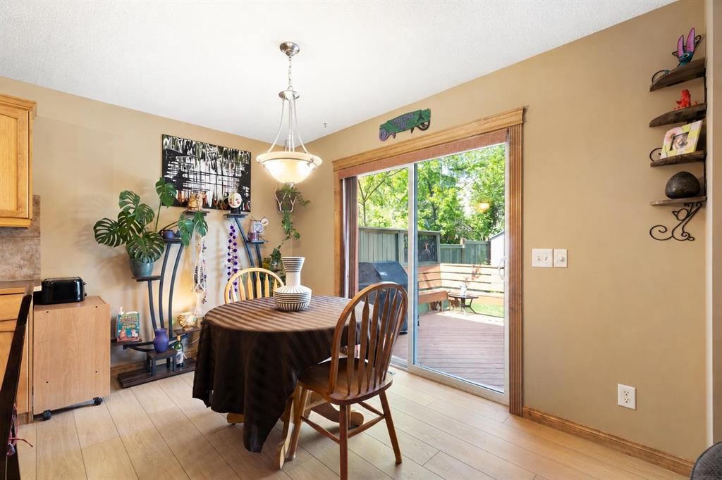 34 Tuscany Meadows Drive Nw, Calgary, AB - Indoor Photo Showing Dining Room