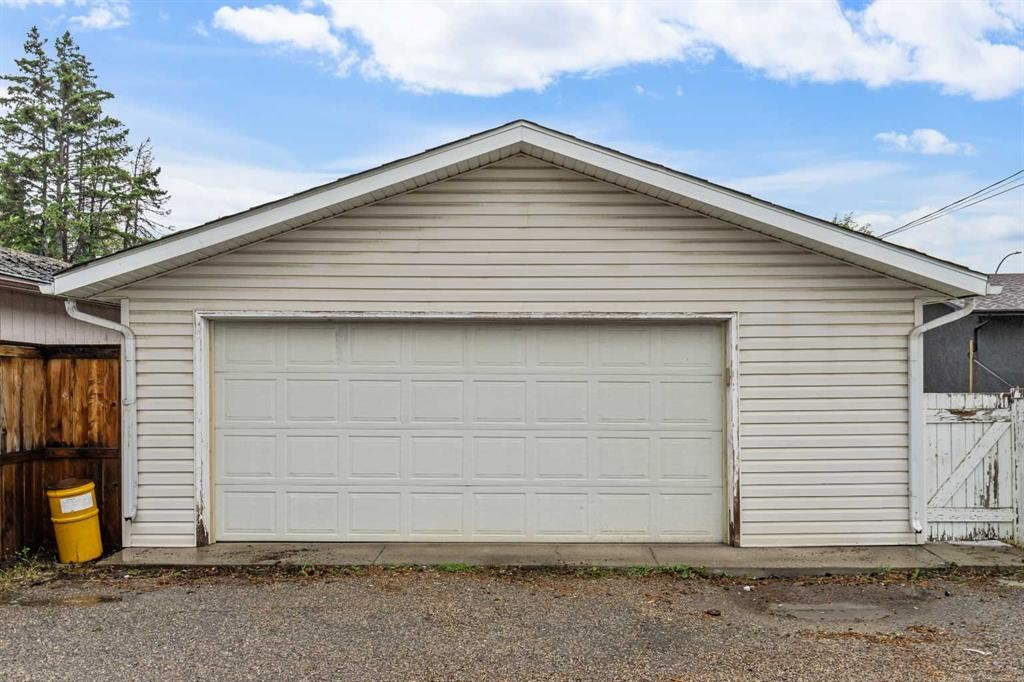 9211 Allison Drive Se, Calgary, AB