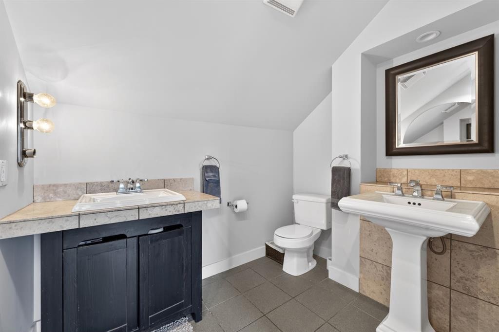625 29 Avenue Sw, Calgary, AB - Indoor Photo Showing Bathroom