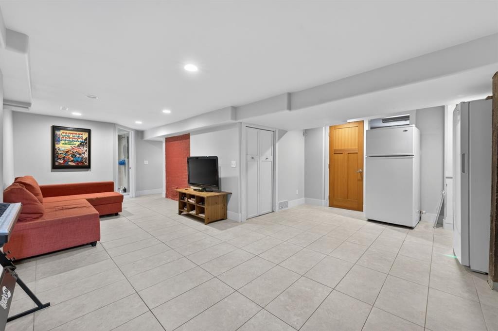 625 29 Avenue Sw, Calgary, AB - Indoor