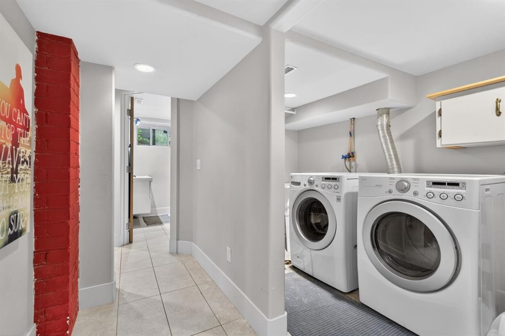 625 29 Avenue Sw, Calgary, AB - Indoor Photo Showing Laundry Room