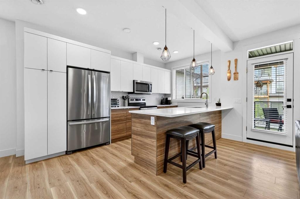 33-230 Seton Passage Se, Calgary, AB - Indoor Photo Showing Kitchen With Stainless Steel Kitchen With Upgraded Kitchen