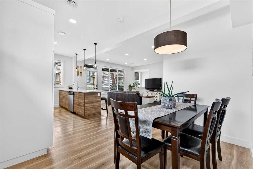 33-230 Seton Passage Se, Calgary, AB - Indoor Photo Showing Dining Room