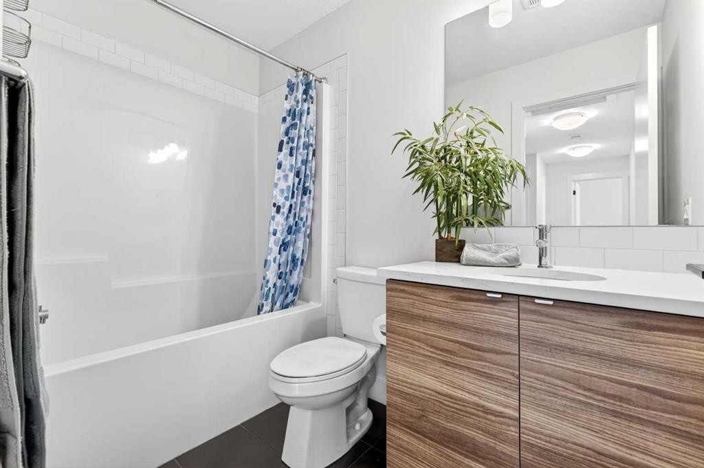 33-230 Seton Passage Se, Calgary, AB - Indoor Photo Showing Bathroom