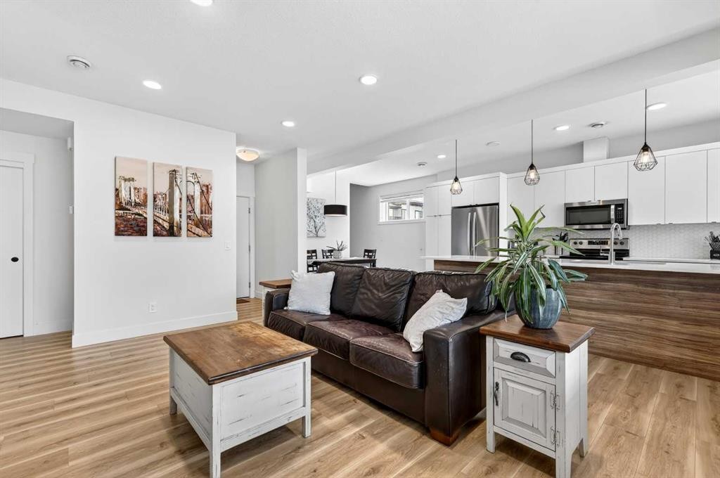 33-230 Seton Passage Se, Calgary, AB - Indoor Photo Showing Living Room