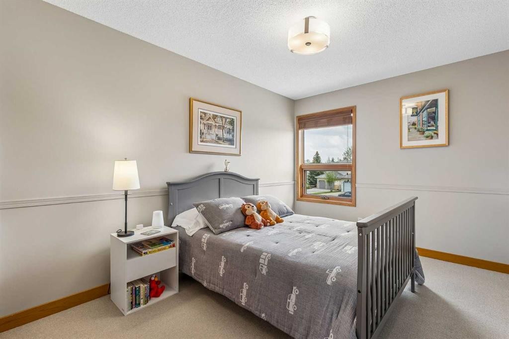187 Hampshire Close Nw, Calgary, AB - Indoor Photo Showing Bedroom