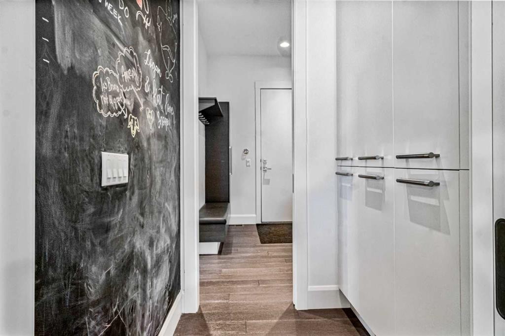405 29 Avenue Ne, Calgary, AB - Indoor