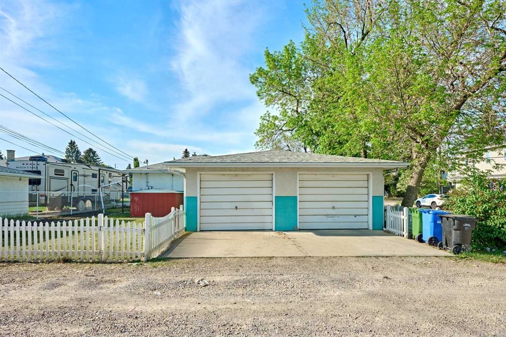 2511 22 Street Nw, Calgary, AB - Outdoor