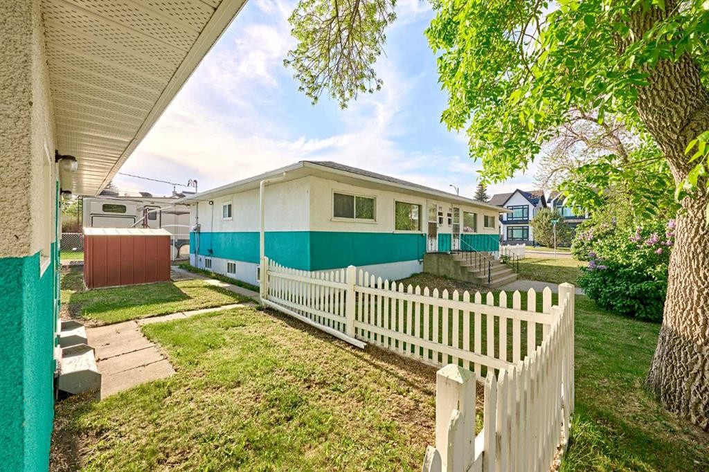 2511 22 Street Nw, Calgary, AB - Outdoor With Exterior