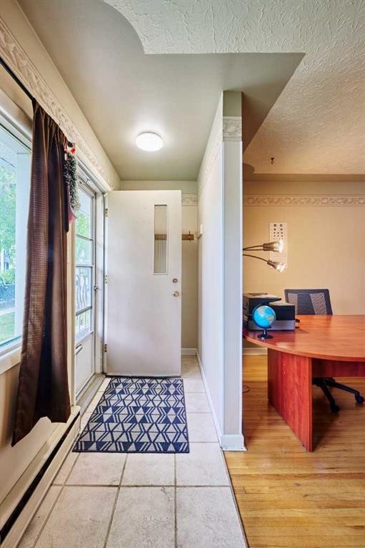 2511 22 Street Nw, Calgary, AB - Indoor Photo Showing Office