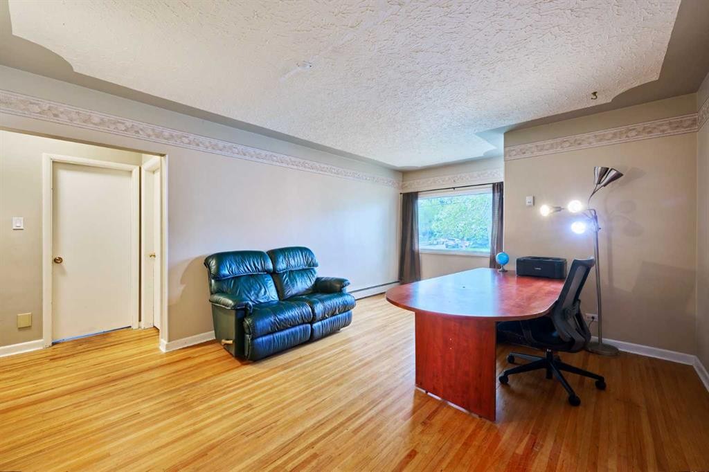 2511 22 Street Nw, Calgary, AB - Indoor Photo Showing Other Room