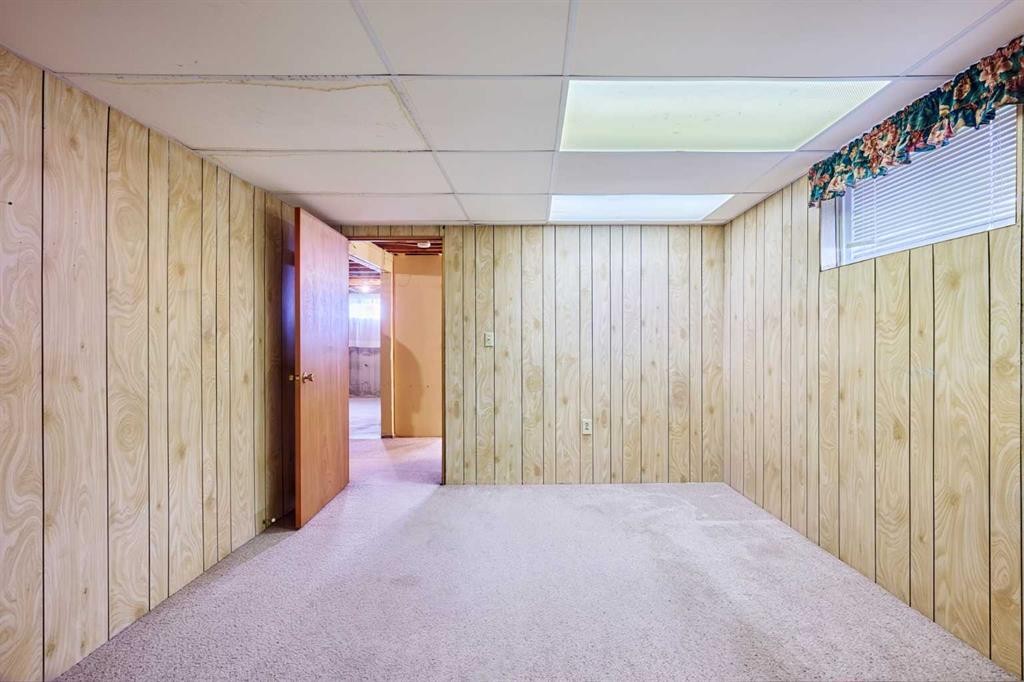 2511 22 Street Nw, Calgary, AB - Indoor Photo Showing Other Room
