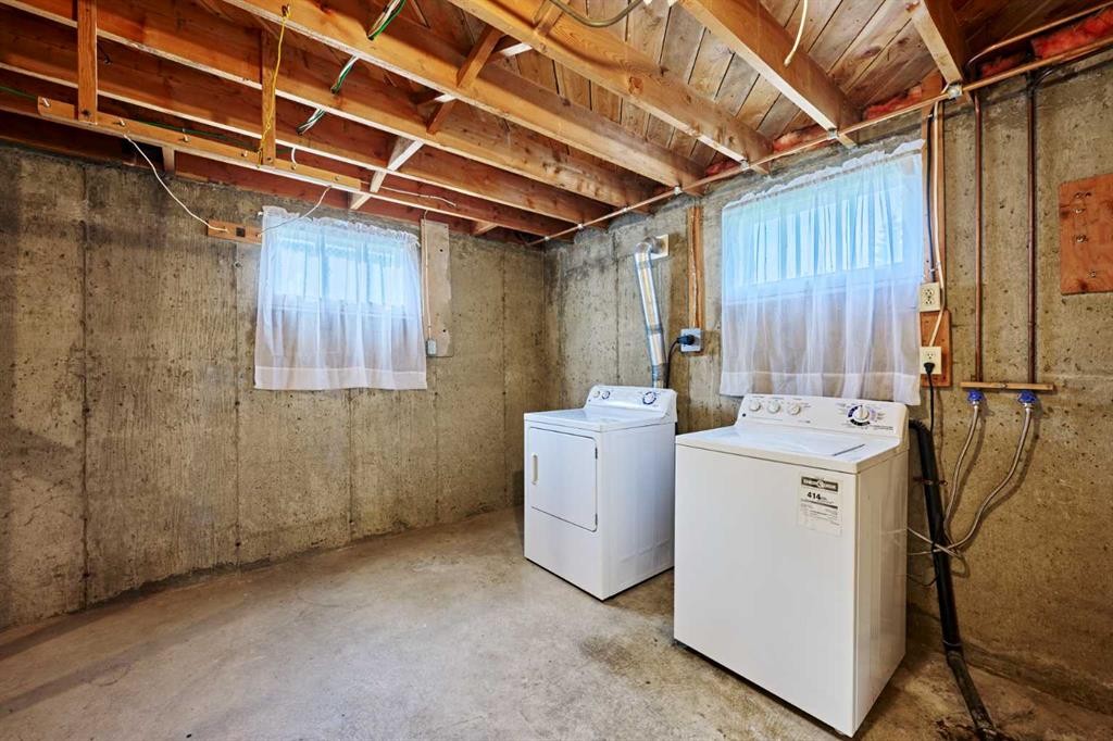 2511 22 Street Nw, Calgary, AB - Indoor Photo Showing Laundry Room