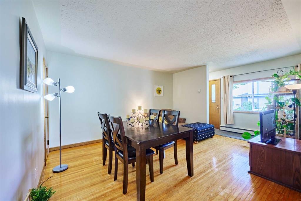 2511 22 Street Nw, Calgary, AB - Indoor Photo Showing Dining Room