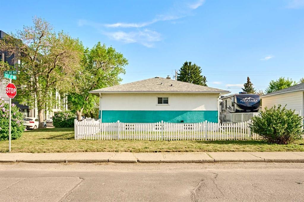2511 22 Street Nw, Calgary, AB - Outdoor