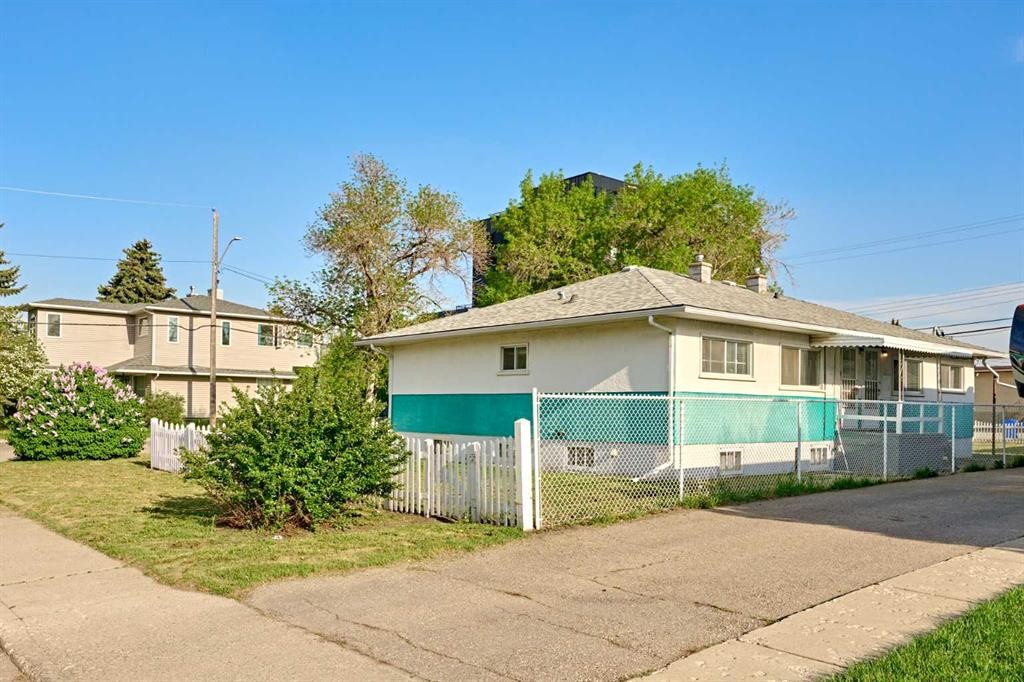 2511 22 Street Nw, Calgary, AB - Outdoor