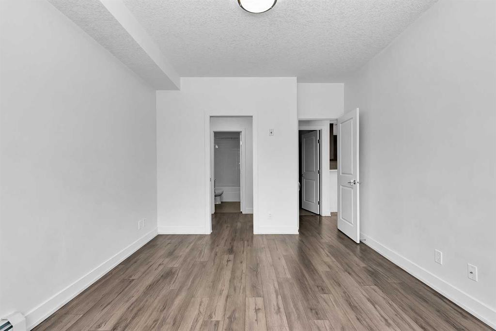 107-611 Edmonton Trail Ne, Calgary, AB - Indoor Photo Showing Bathroom
