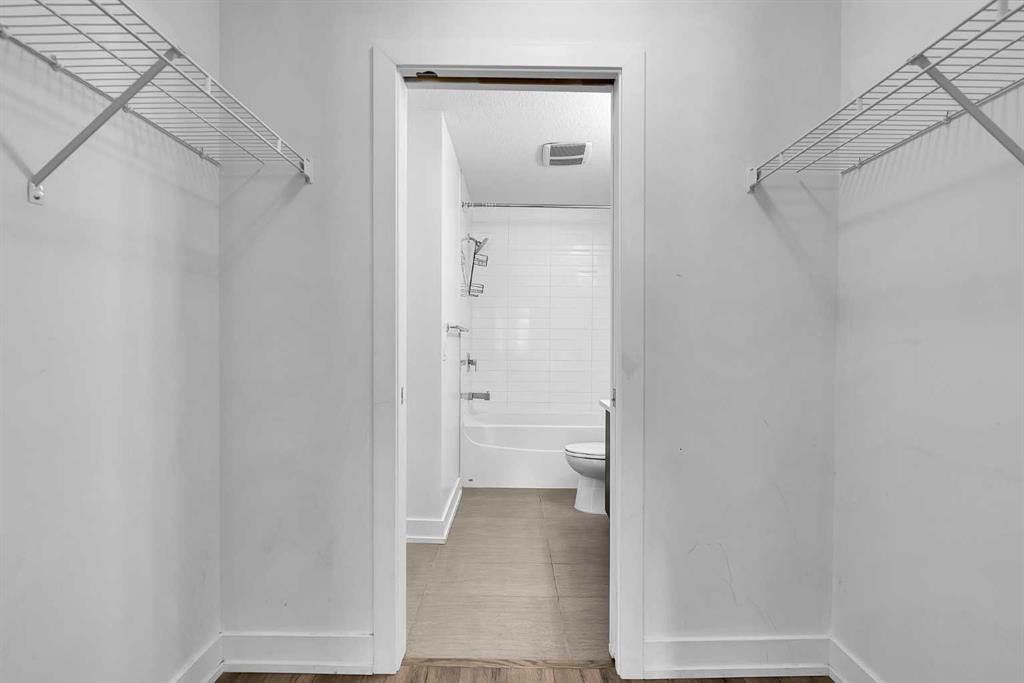 107-611 Edmonton Trail Ne, Calgary, AB - Indoor Photo Showing Bathroom