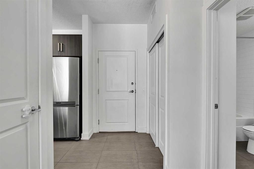 107-611 Edmonton Trail Ne, Calgary, AB - Indoor Photo Showing Other Room