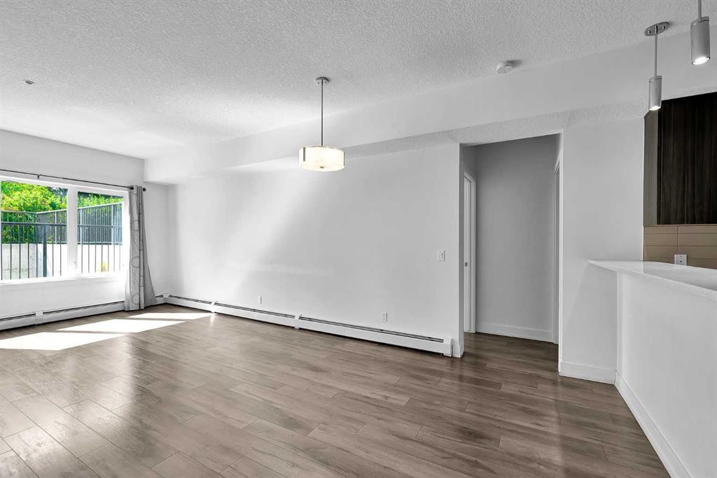 107-611 Edmonton Trail Ne, Calgary, AB - Indoor Photo Showing Kitchen