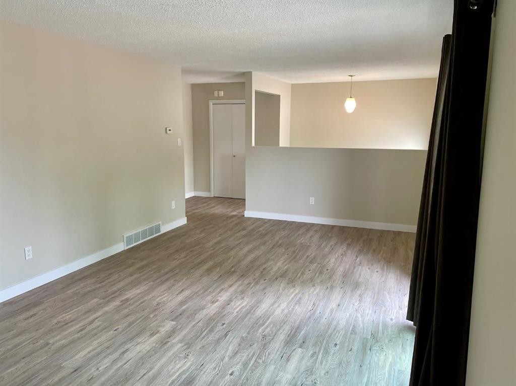 4824 Varsity Drive Nw, Calgary, AB - Indoor Photo Showing Other Room