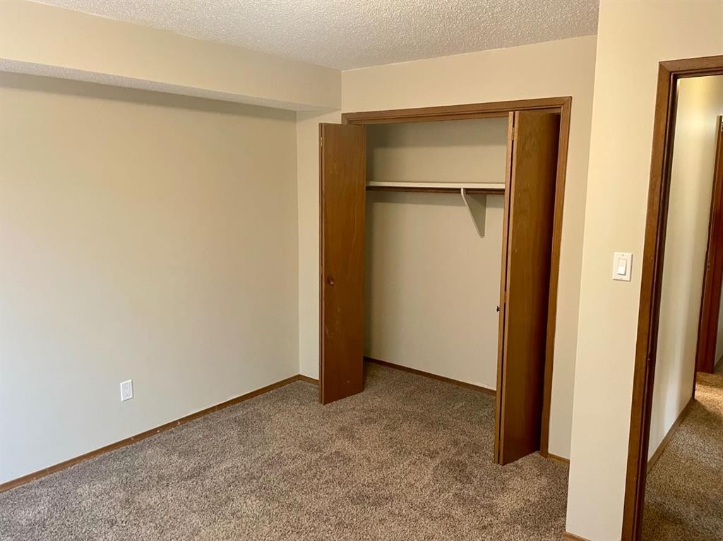 4824 Varsity Drive Nw, Calgary, AB - Indoor Photo Showing Other Room
