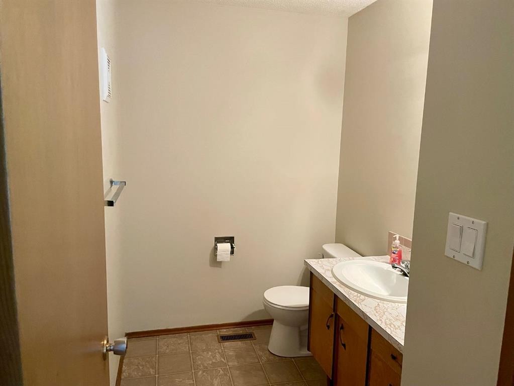 4824 Varsity Drive Nw, Calgary, AB - Indoor Photo Showing Bathroom