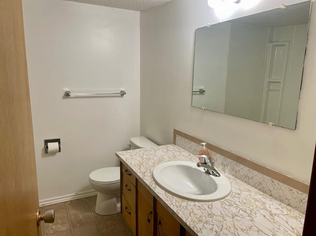 4824 Varsity Drive Nw, Calgary, AB - Indoor Photo Showing Bathroom