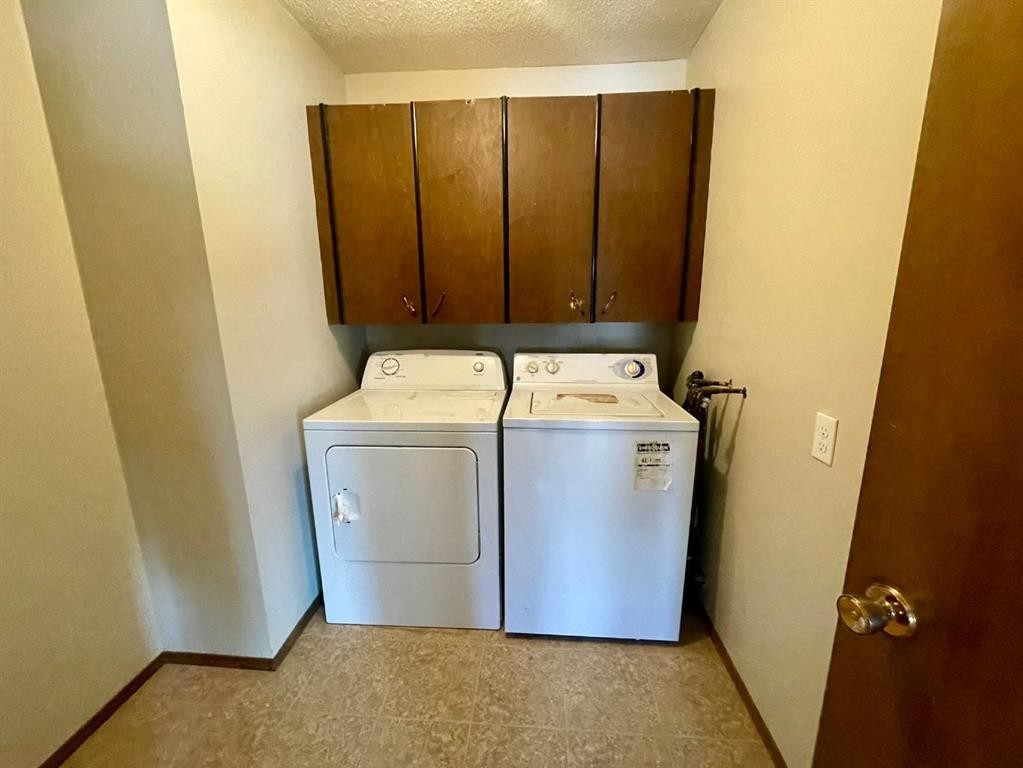 4824 Varsity Drive Nw, Calgary, AB - Indoor Photo Showing Laundry Room