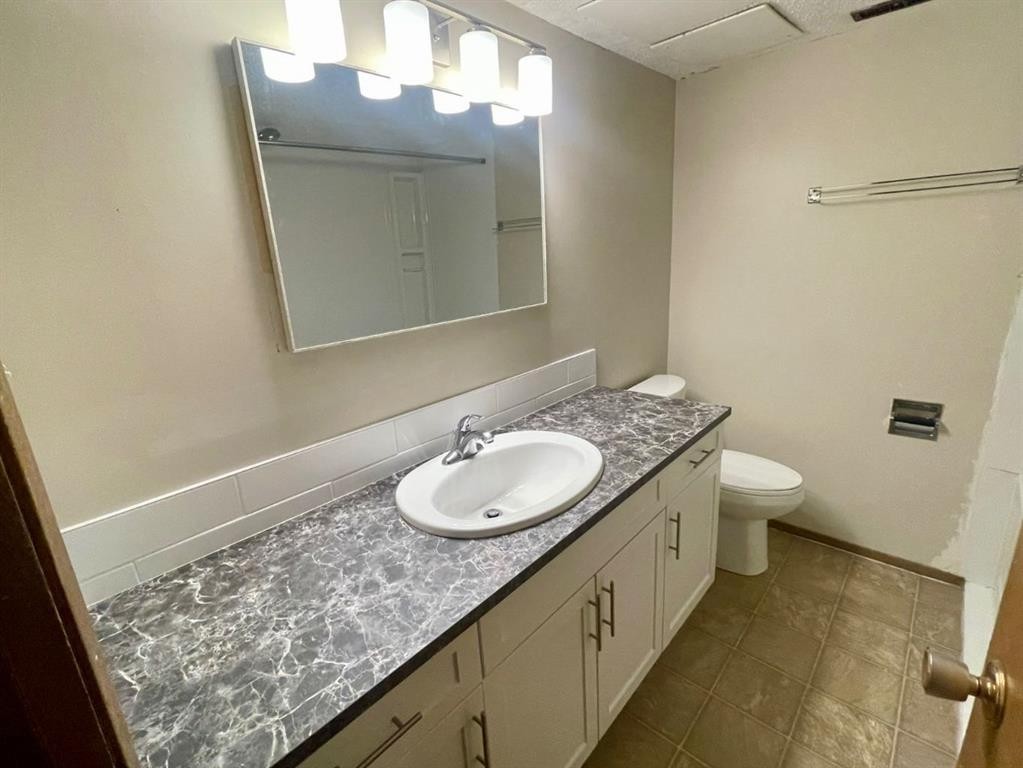 4824 Varsity Drive Nw, Calgary, AB - Indoor Photo Showing Bathroom