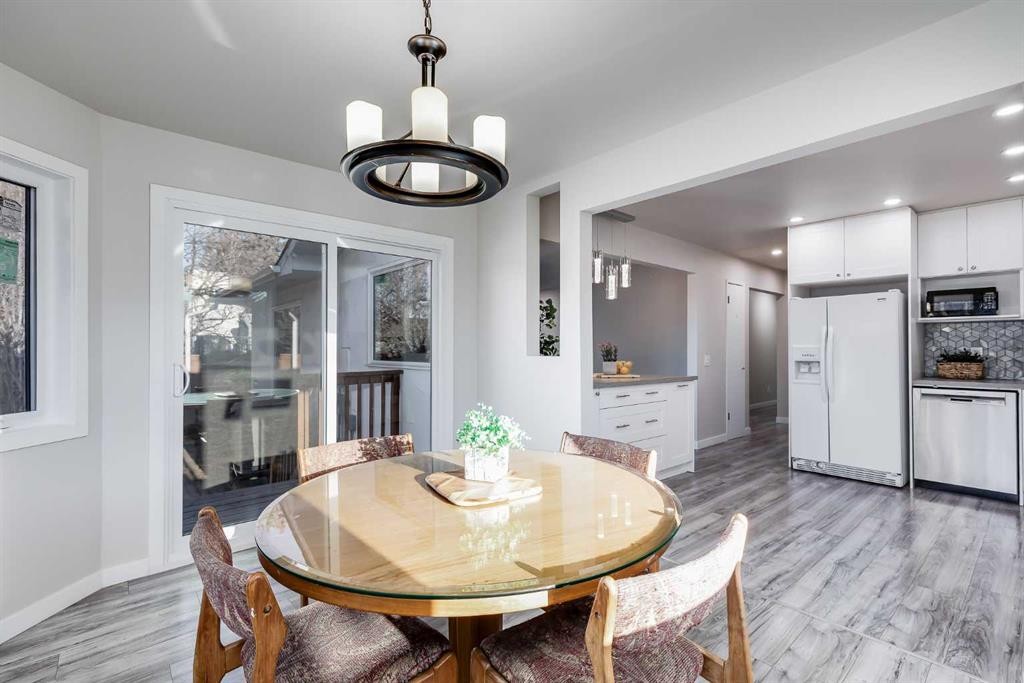 3394 Breton Close Nw, Calgary, AB - Indoor Photo Showing Dining Room