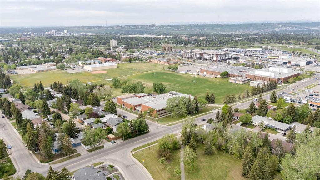 3394 Breton Close Nw, Calgary, AB - Outdoor With View