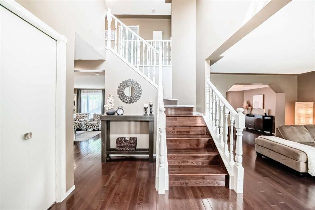 116 Shawnee Way Sw, Calgary, AB
