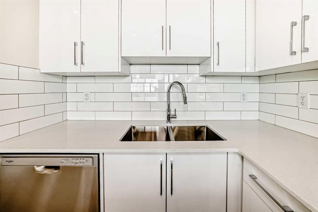 2406-15 Skyview Point Crescent, Calgary, AB - Indoor Photo Showing Kitchen With Double Sink With Upgraded Kitchen