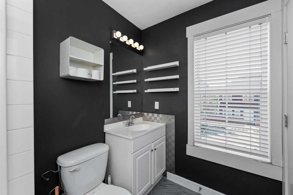 140 Cascades Pass, Chestermere, AB - Indoor Photo Showing Bathroom