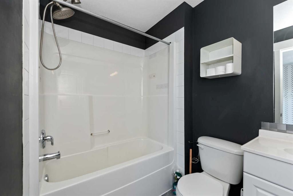 140 Cascades Pass, Chestermere, AB - Indoor Photo Showing Bathroom