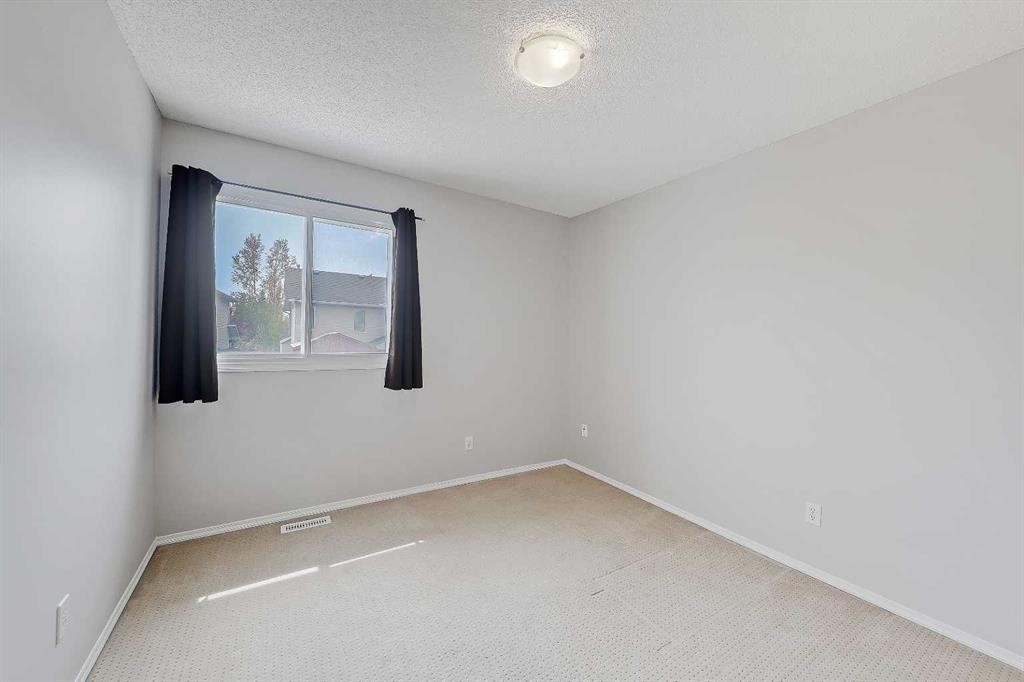 36 Mt Selkirk Close Se, Calgary, AB - Indoor Photo Showing Other Room