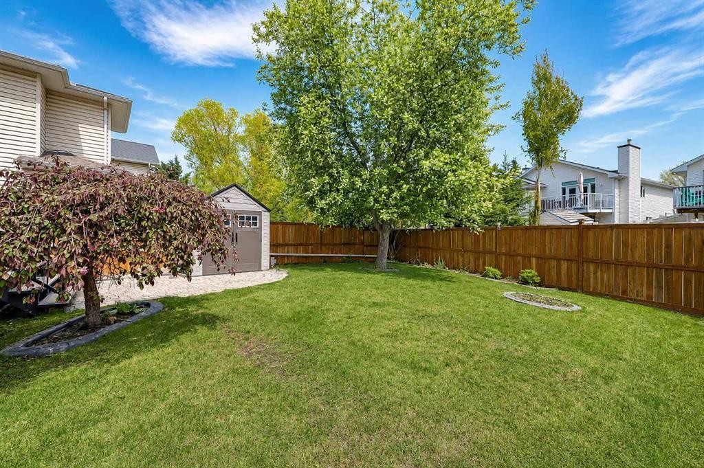36 Mt Selkirk Close Se, Calgary, AB - Outdoor