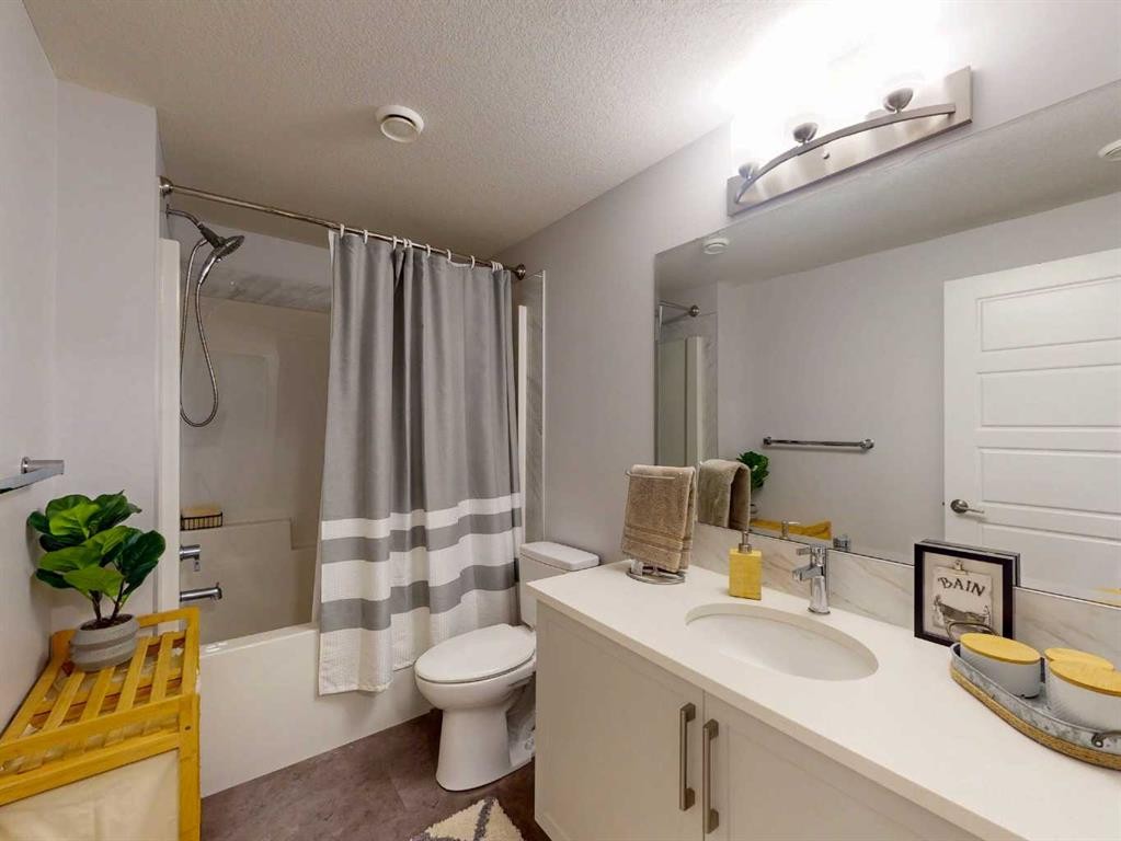 1842 Rangeview Drive Se, Calgary, AB - Indoor Photo Showing Bathroom