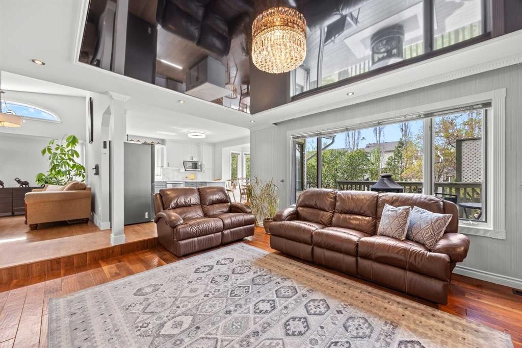 260 Riverside Mews Se, Calgary, AB - Indoor Photo Showing Living Room