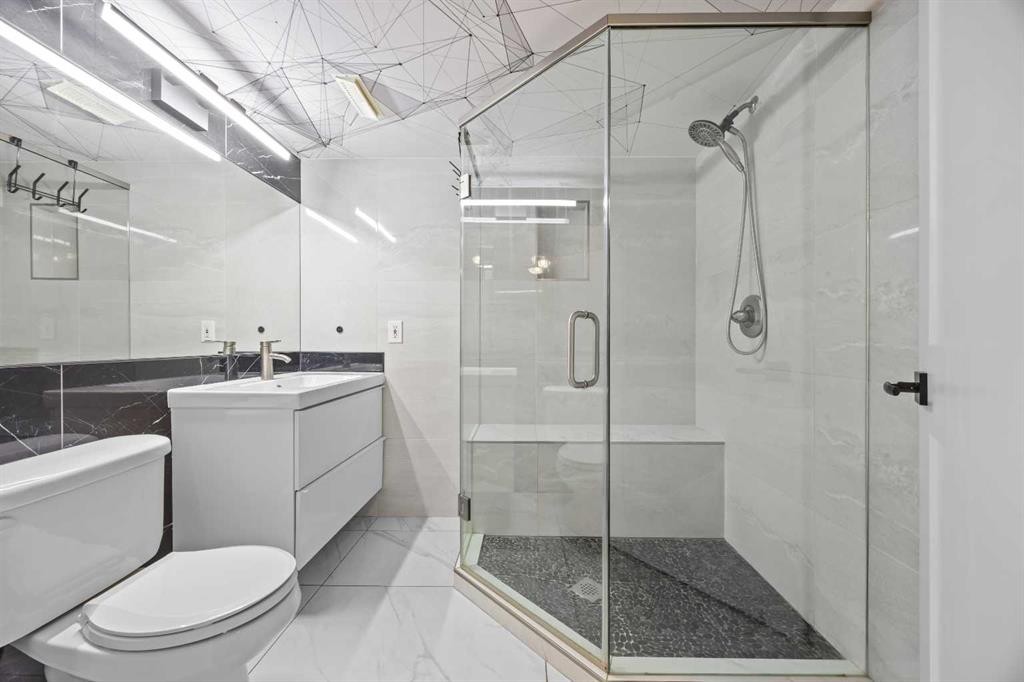 260 Riverside Mews Se, Calgary, AB - Indoor Photo Showing Bathroom