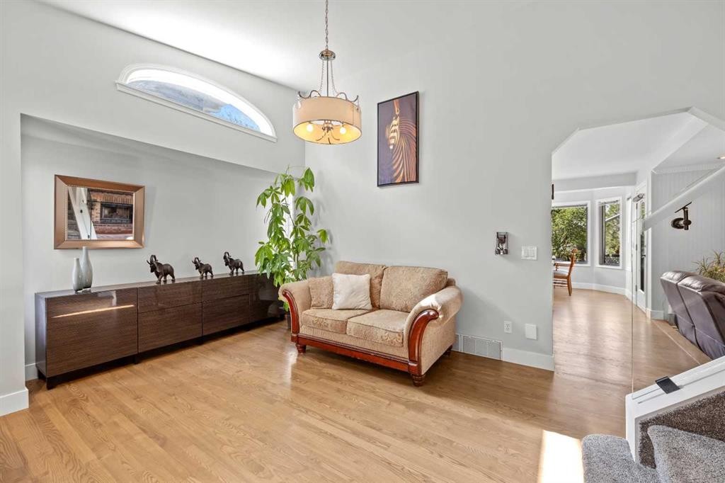 260 Riverside Mews Se, Calgary, AB - Indoor Photo Showing Living Room