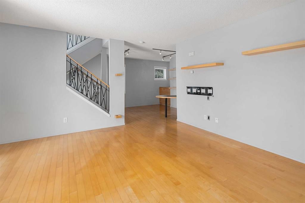 2504-7171 Coach Hill Road, Calgary, AB - Indoor Photo Showing Other Room